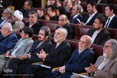 مراسم رونمایی از مجموعه دوازده جلدی گام به گام با امام 