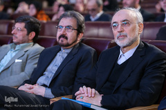 مراسم رونمایی از مجموعه دوازده جلدی گام به گام با امام 