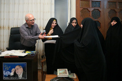 اعطای گواهی پایان دوره تربیت معلم روخوانی قرآن توسط استاد سیدمحسن موسوی بلده