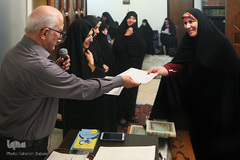 اعطای گواهی پایان دوره تربیت معلم روخوانی قرآن توسط استاد سیدمحسن موسوی بلده