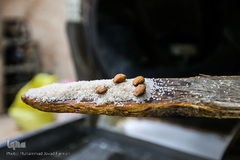 بازار گرم آجیل پزها در آستانه عید نوروز 