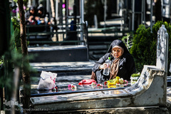 خانه تکانی قبور شهدا در آخرین پنجشنبه سال ۹۶