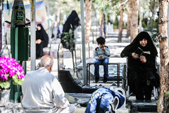 خانه تکانی قبور شهدا در آخرین پنجشنبه سال ۹۶