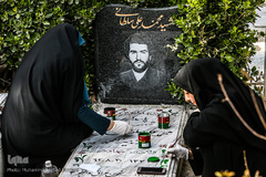 خانه تکانی قبور شهدا در آخرین پنجشنبه سال ۹۶