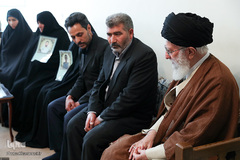 دیدار خانواده‌های دو شهید نیروی انتظامی با رهبر انقلاب