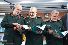 رونمایی از ۳۰ عنوان کتاب دفاع مقدس مرکز اسناد و تحقیقات دفاع مقدس