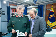 رونمایی از ۳۰ عنوان کتاب دفاع مقدس مرکز اسناد و تحقیقات دفاع مقدس