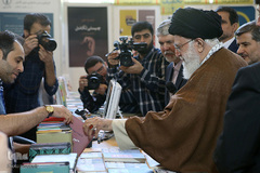 بازدید رهبر انقلاب از سی و‌‌ یکمین نمایشگاه بین‌المللی کتاب تهران