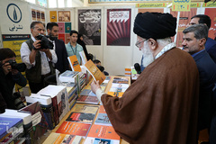 بازدید رهبر انقلاب از سی و‌‌ یکمین نمایشگاه بین‌المللی کتاب تهران