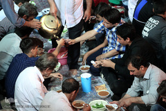 سفره افطاری هیئت حضرت ابوالفضل(ع) بلوار ابوذر تهران