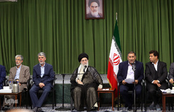 دیدار جمعی از شاعران و اهالی فرهنگ و ادب با رهبر انقلاب