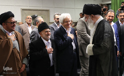 دیدار جمعی از شاعران و اهالی فرهنگ و ادب با رهبر انقلاب
