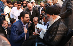 دیدار جمعی از شاعران و اهالی فرهنگ و ادب با رهبر انقلاب