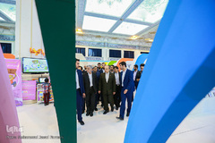 بازدید وزیر ورزش و جوانان از نمایشگاه قرآن