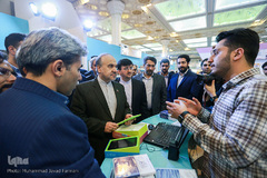 بازدید وزیر ورزش و جوانان از نمایشگاه قرآن