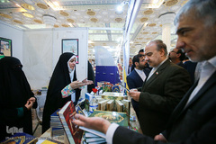 بازدید وزیر ورزش و جوانان از نمایشگاه قرآن