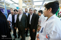 بازدید وزیر ورزش و جوانان از نمایشگاه قرآن