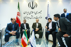 بازدید وزیر ورزش و جوانان از نمایشگاه قرآن