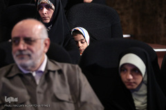 همسر و فرزندان شهید قرآنی مدافع حرم « مرتضی کریمی» در هفدهمین همایش «عمری با قرآن»