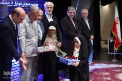 تجلیل از فرزندان شهید قرآنی مدافع حرم « مرتضی کریمی» در هفدهمین همایش «عمری با قرآن»