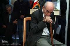  داوری اردکانی، رییس فرهنگستان علوم در مراسم تشییع پیکر مرحوم حجت الاسلام «احمد احمدی»