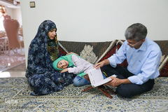 پدر و مادر ضحی از سن۲سالگی در خانه با او حفظ قران را کار کردند