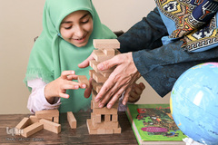 مادر ضحی در روز زمانی را برای بازی با او اختصاص می دهد