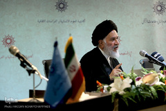  آیت‌الله سیدمصطفی محقق داماد، استاد دانشکده حقوق دانشگاه شهید بهشتی
