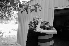 مادر محمدحسن هر هفته ۵ شنبه به ملاقات وی می آید.
محمدحسن به محض دیدن مادر در آغوش او می رود.