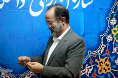 اهدای کارت خبرنگاری افتخاری ایکنا به رضا طباطبایی شفیعی،سفیر ایران در بولیوی 