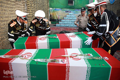 زیارت پیکرهای مطهر و تازه تفحص شده ۱۳۵شهید گمنام دفاع مقدس در معراج الشهدای تهران