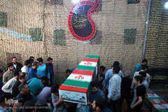 زیارت پیکرهای مطهر و تازه تفحص شده ۱۳۵شهید گمنام دفاع مقدس در معراج الشهدای تهران