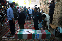 زیارت پیکرهای مطهر و تازه تفحص شده ۱۳۵شهید گمنام دفاع مقدس در معراج الشهدای تهران