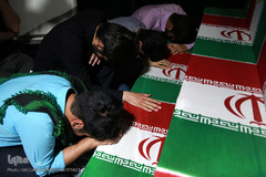 زیارت پیکرهای مطهر و تازه تفحص شده ۱۳۵شهید گمنام دفاع مقدس در معراج الشهدای تهران