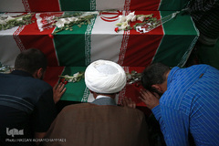 زیارت پیکرهای مطهر و تازه تفحص شده ۱۳۵شهید گمنام دفاع مقدس در معراج الشهدای تهران