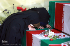 زیارت پیکرهای مطهر و تازه تفحص شده ۱۳۵شهید گمنام دفاع مقدس در معراج الشهدای تهران