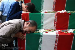 زیارت پیکرهای مطهر و تازه تفحص شده ۱۳۵شهید گمنام دفاع مقدس در معراج الشهدای تهران