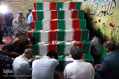 زیارت پیکرهای مطهر و تازه تفحص شده ۱۳۵شهید گمنام دفاع مقدس در معراج الشهدای تهران