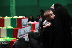 زیارت پیکرهای مطهر و تازه تفحص شده ۱۳۵شهید گمنام دفاع مقدس در معراج الشهدای تهران