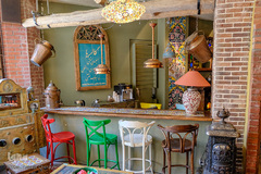 فضای داخلی عتیقه‌فروشی گالریا مرکز دایرةالمعارف بزرگ اسلامی