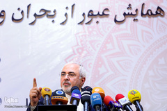 محمد جواد ظریف وزیر امور خارجه در همایش عبور از بحران و توسعه ایران