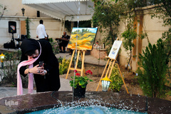 نمایشگاه آثار هنری اهدایی به نفع بازتوانی مادران در حال بهبود از اعتیاد