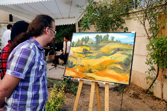 نمایشگاه آثار هنری اهدایی به نفع بازتوانی مادران در حال بهبود از اعتیاد