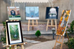 نمایشگاه آثار هنری اهدایی به نفع بازتوانی مادران در حال بهبود از اعتیاد