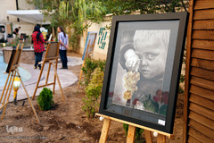 نمایشگاه آثار هنری اهدایی به نفع بازتوانی مادران در حال بهبود از اعتیاد