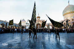 برافراشتن پرچم حرم امام حسین (ع) بر گنبد کربلای ایران