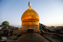 برافراشتن پرچم حرم امام حسین (ع) بر گنبد کربلای ایران