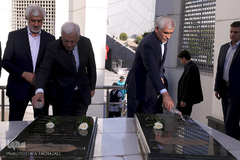 مراسم اهتزاز پرچم ۱۰۰۰متری یاحسین (ع) در بوستان طالقانی مجموعه فرهنگی عباس آباد