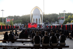 مراسم اهتزاز پرچم ۱۰۰۰متری یاحسین (ع) در بوستان طالقانی مجموعه فرهنگی عباس آباد