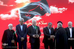 مراسم اهتزاز پرچم ۱۰۰۰متری یاحسین (ع) در بوستان طالقانی مجموعه فرهنگی عباس آباد